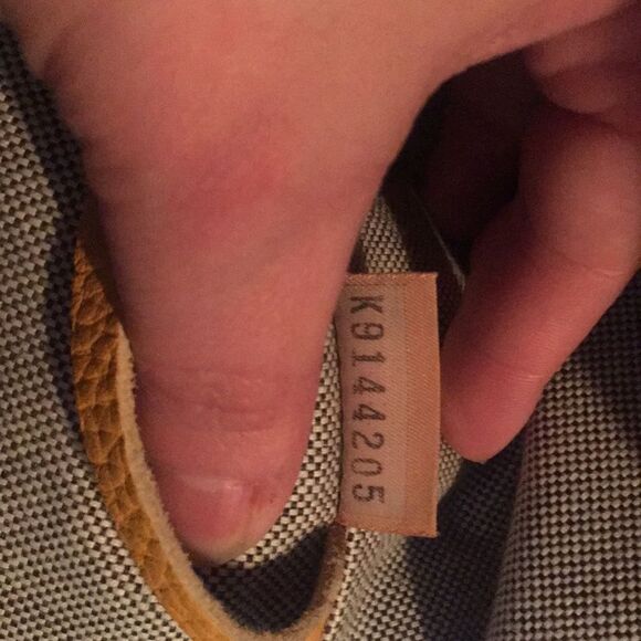 Dooney and Bourke leather pocket book. - Picture 5 of 8